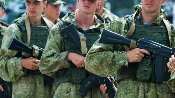 Сколько зарабатывают военные в России Сколько зарабатывают военные в России
